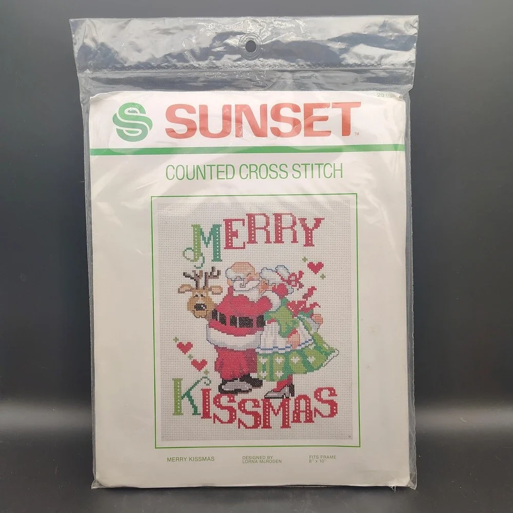 Vintage SUNSET Merry Kissmas Counted Cross Stitch Kit 8 x 10
